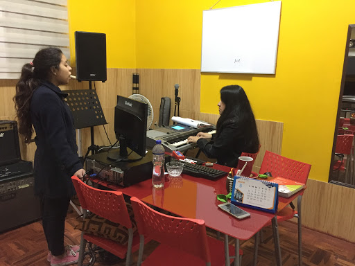 Escuela de Canto y Producciones Bemol & Medio