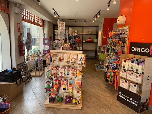 Animal Revolution Pet Shop