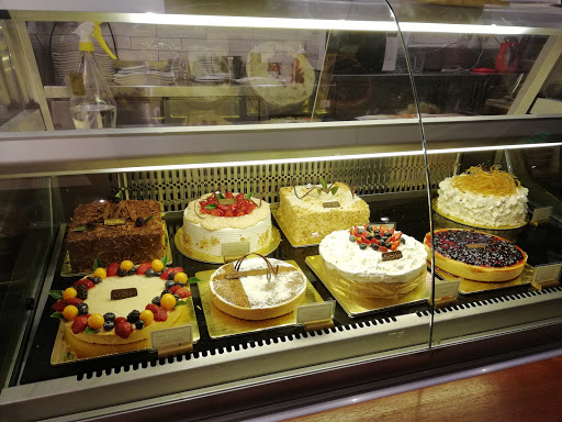 La Mora Pastelería & Café